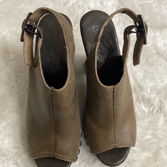 Great condition. Only wore a couple times. Naughty Monkey heels - Picture 4 of 7